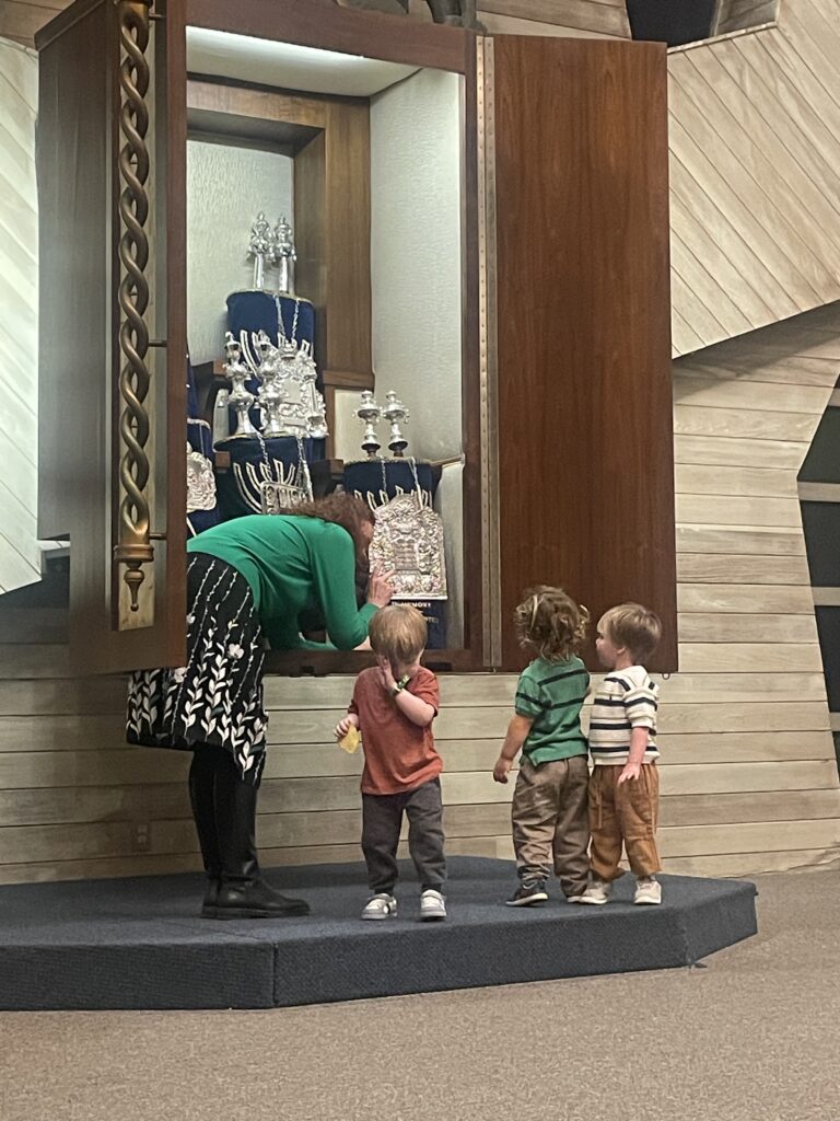 Family Shabbat Jam – “Hi, Torah!”